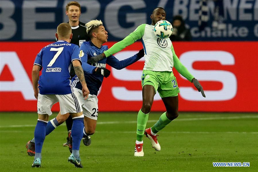 (SP)GERMANY-GELSENKIRCHEN-SOCCER-GERMAN CUP-SCHALKE 04 VS WOLFSBURG