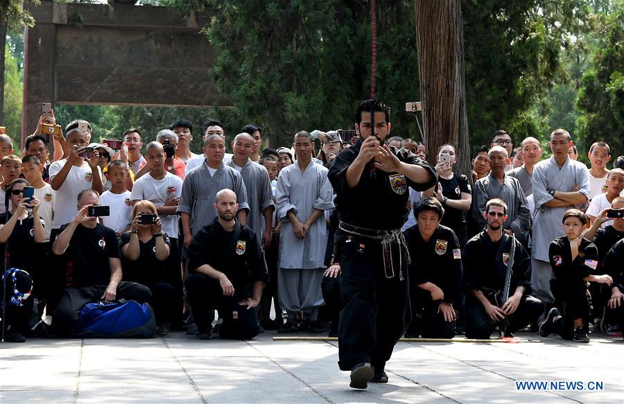 CHINA-HENAN-AMERICAN KUNGFU ENTHUSIASTS-PERFORMANCE (CN)