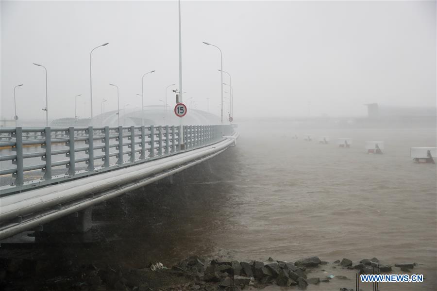 CHINA-SHANGHAI-TYPHOON AMPIL-LANDFALL(CN)