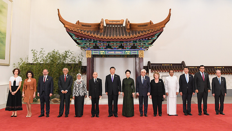 Xi hosts banquet for guests attending CDAC