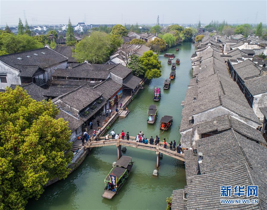 （新华全媒头条·壮阔历程40年系列述评·图文互动）（1）风雨砥砺 壮丽史诗——从改革开放40年看中国奇迹