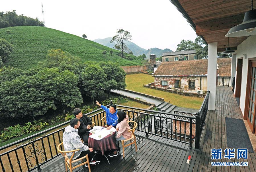 （新华全媒头条·壮阔历程40年系列述评·图文互动）（9）风雨砥砺 壮丽史诗——从改革开放40年看中国奇迹