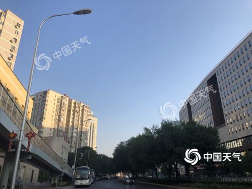 今晨北京天气晴朗，阳光明媚。（图/王晓）