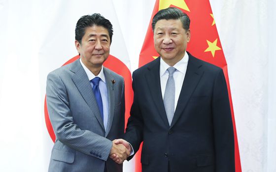 习近平会见日本首相安倍晋三